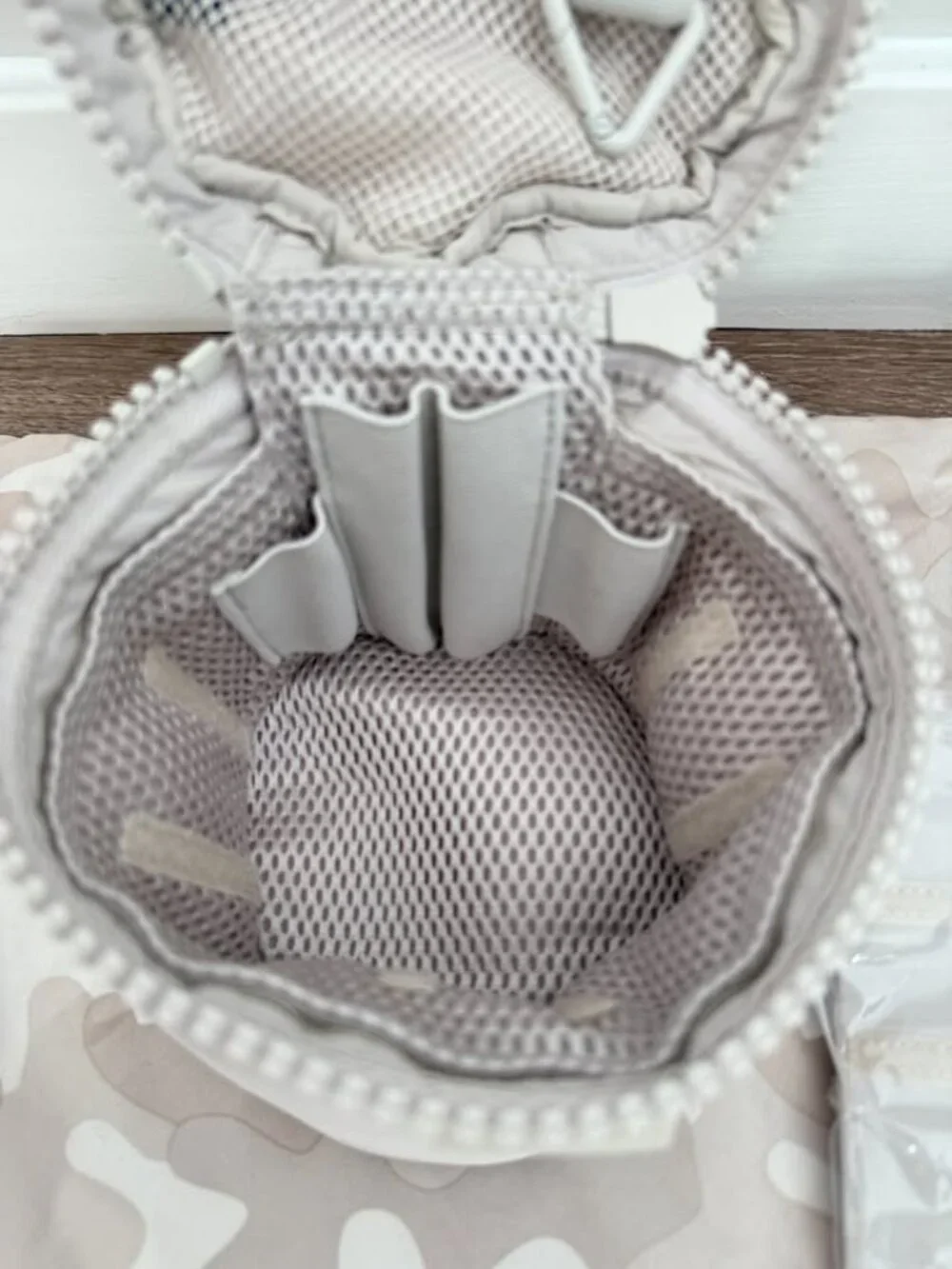 Dagne Dover Cream Round Travel Makeup Organizer